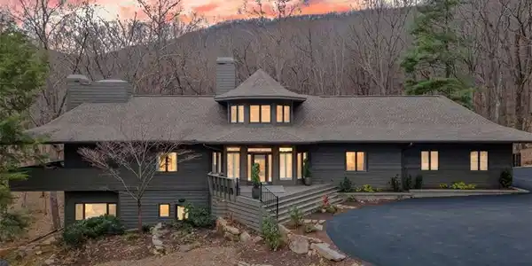220 Wake Robin Drive