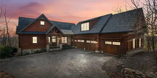 811 Skyline Drive