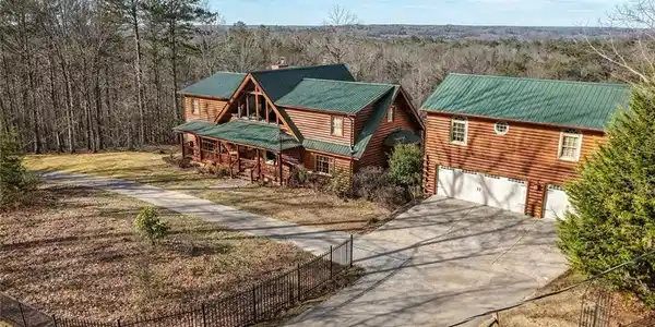 221 Laurel Circle