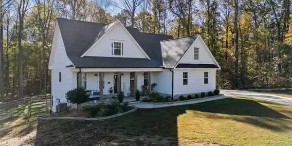 11 Bradley Road