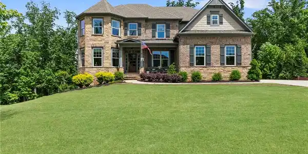 4565 Sterling Pointe Drive NW