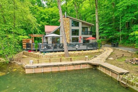 28 Rowland Pointe