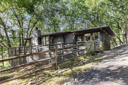220 Fox Den Circle