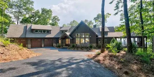 751 Ridgeview Drive