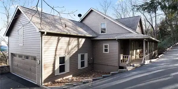 363 SUMMIT Drive