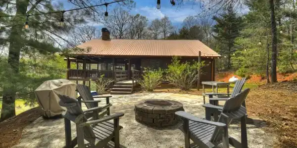 6 Red Holly Road