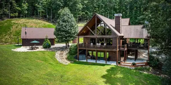 669 Wilscot Farms