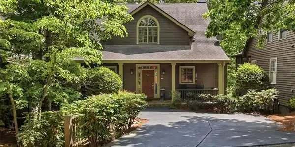 67 Chestnut Knoll Court