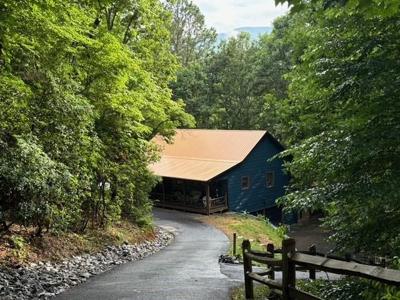 3196 Creekview Road