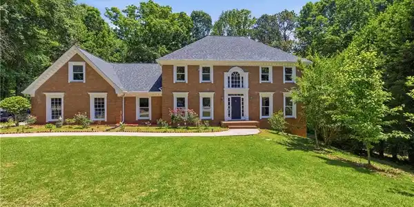 1561 Barrington View