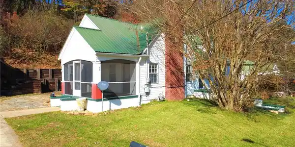 84 Logan Street