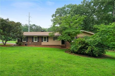 54 Twin Oaks Lane SW