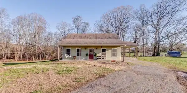 209 Moss Road