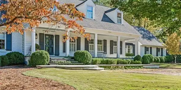 521 Heyward Circle NW
