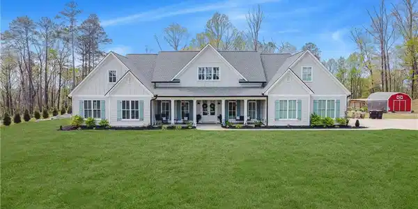 864 Overlook Trail