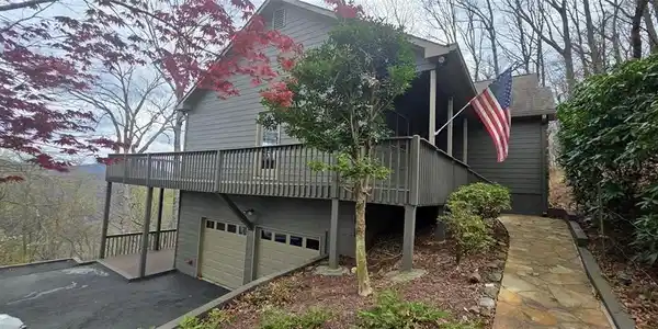 906 Ridgeview Drive