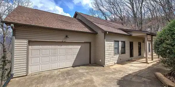 207 Stone Ridge Court