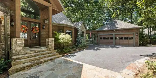 912 Mcelroy Mountain Drive