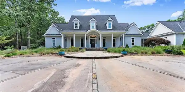 77 Old River Road
