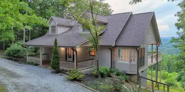 734 Long Laurel Ridge Drive, Lakemont GA 30552