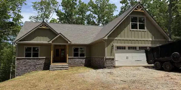 359 Arrendale Drive, Tiger GA 30576