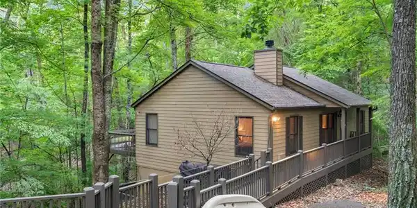 8 White Oak Knoll