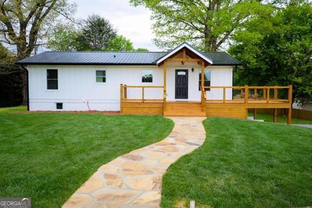 94 BREEZY KNOB Road, Franklin NC 28734