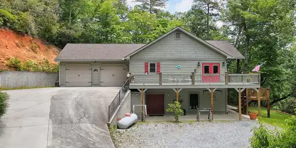 291 Smokehouse Knob Drive, Rabun Gap GA 30568