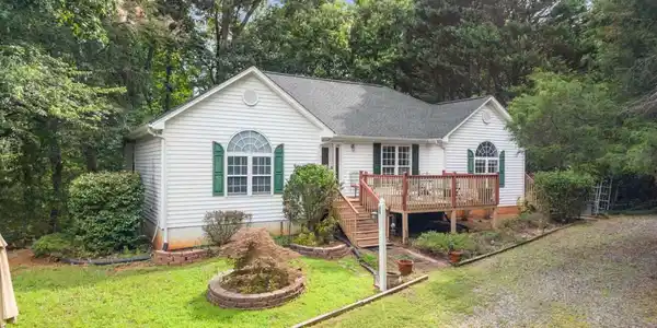 6140 Henry Smith Road, Murrayville GA 30564