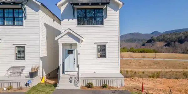 51 Cottonwood Street, Clayton GA 30525