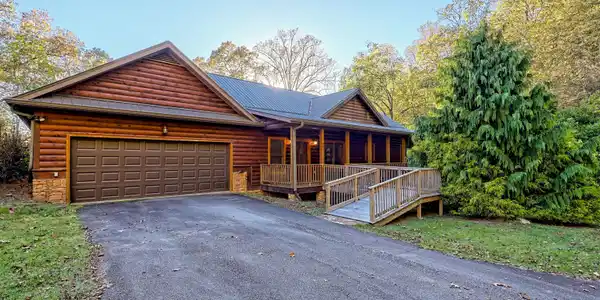407 Blackberry Drive, Rabun Gap GA 30568