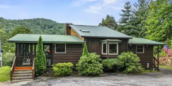 84 Jocassee Lane, Clayton GA 30525