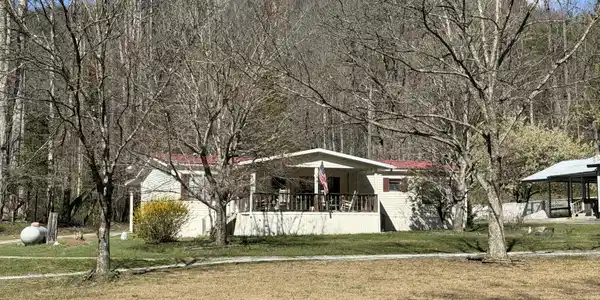 1162 Blacks Creek Drive, Clayton GA 30525