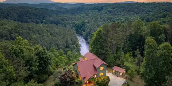 95 Scenic Way, Ellijay GA 30540