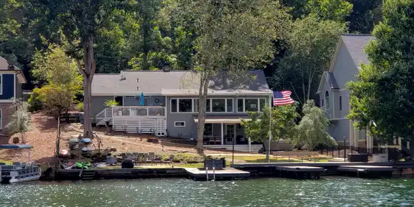 129 Lakeview Circle