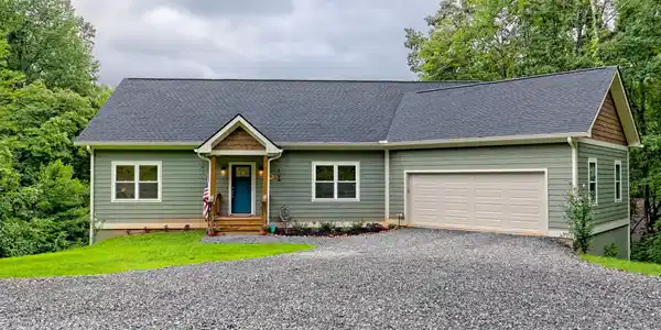 1060 Chatuge Village Circle, Hayesville NC 28904
