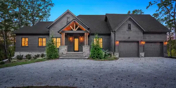 1572 Parker Hollifield Road, Tiger GA 30576