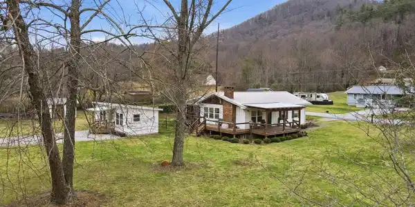 21 McIntosh Lane, Rabun Gap GA 30568