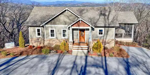 916 Arbor Drive, Lakemont GA 30552