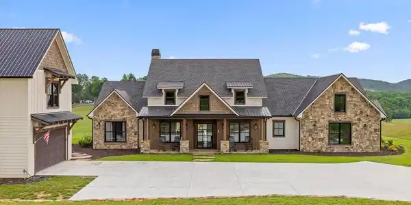 84 Bravo Rivera Way, Ellijay GA 30536