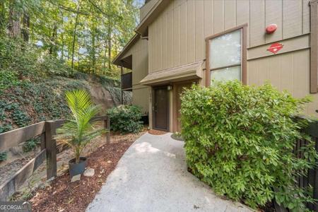 2707 Cumberland Court SE, Smyrna GA 30080