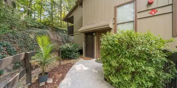 2707 Cumberland Court SE, Smyrna GA 30080