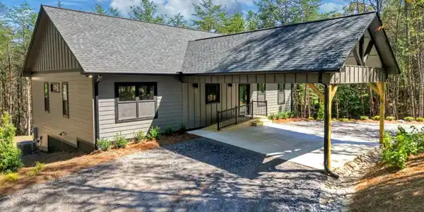 1097 Brookhaven Lane, Mccaysville GA 30555