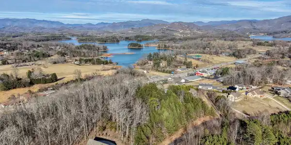 41 Hidden Fields Road, Hiawassee GA 30546
