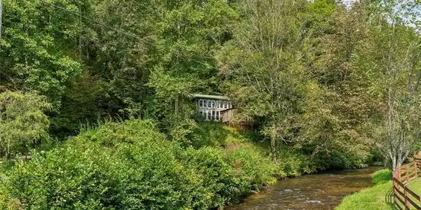 535 HIDDEN VALLEY Trail, Ellijay GA 30540