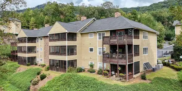 92 Glen Eagle B301 Court, Clayton GA 30525