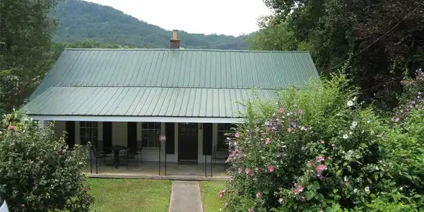 20 S Scruggs Street, Mountain City GA 30562