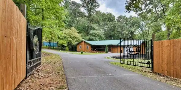 1843 Old Mobile Rd, Mccaysville GA 30555