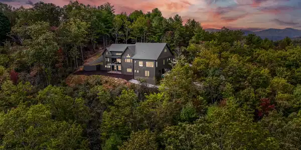 1095 Rabun Bluffs Drive, Lakemont GA 30552