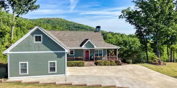 368 Ivy Log Heights Road, Young Harris GA 30582